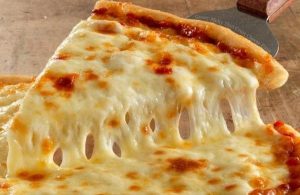 Pizza de queso derretido